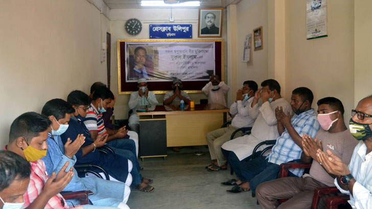 উলিপুরে যমুনা গ্রুপের প্রয়াত চেয়ারম্যানের স্মরণে দোয়া মাহফিল