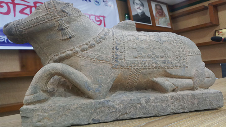 ২০ কেজি ওজনের কষ্টিপাথরের গোমূর্তি উদ্ধার!