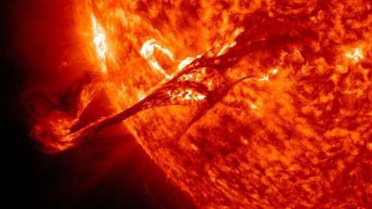 ১৬ লাখ কি.মি বেগে পৃথিবীর দিকে ধেয়ে আসছে সৌর ঝড়! 