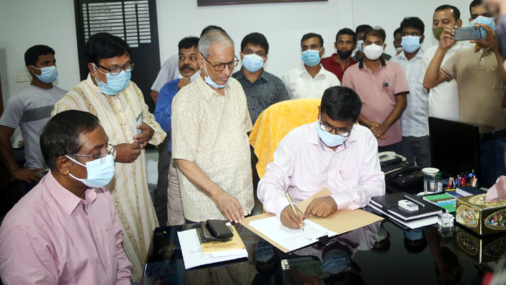 রাবির ভারপ্রাপ্ত উপাচার্যের দায়িত্বে উপউপাচার্য প্রফেসর সুলতান