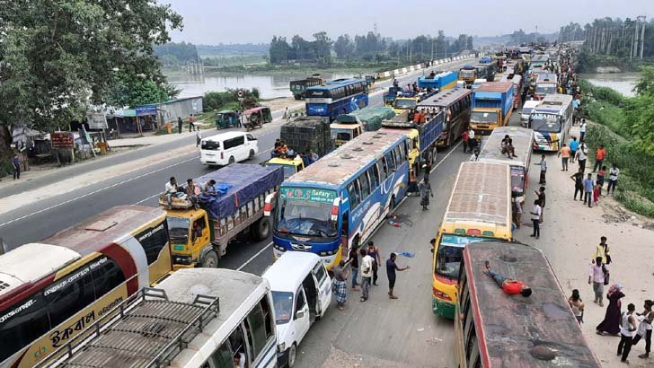 সড়কেই ঈদ তাদের