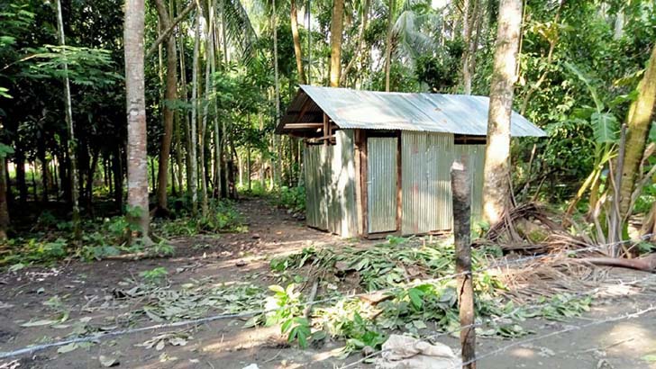 অবরুদ্ধ করে বাড়ি দখল, ৯৯৯ নম্বরে ফোন পেয়ে মা-মেয়েকে উদ্ধার