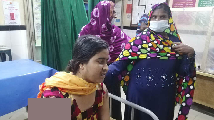 গৃহবধূকে নির্যাতন করে গভীর রাতে বাপের বাড়ি ফেলে গেল স্বামী