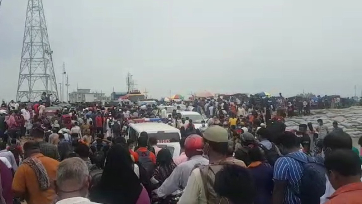 লকডাউন শিথিলের আগের দিন ঢাকামুখী যাত্রীর চাপ