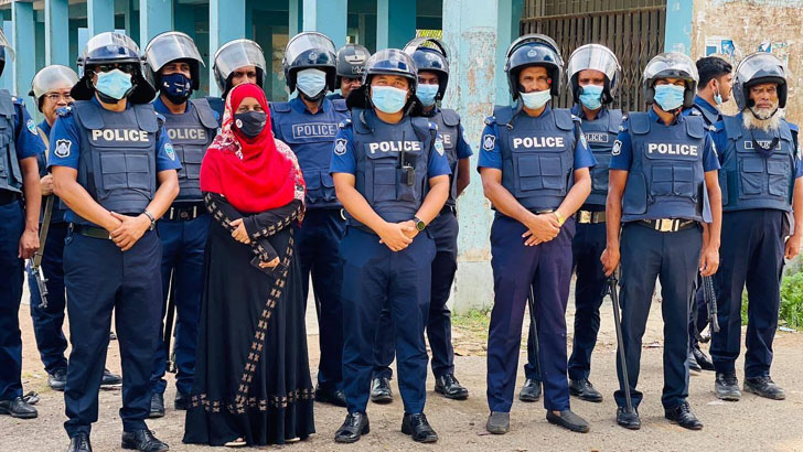 খালেদা জিয়ার বাড়ির সামনে ১৪৪ ধারা জারি