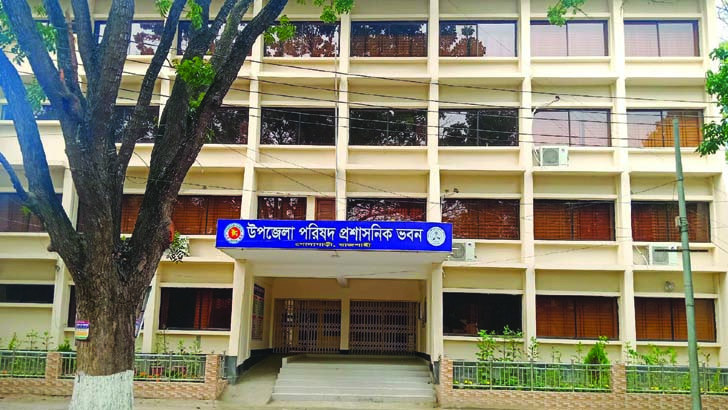 সেবাপ্রার্থী নারীর ফরম ছুড়ে ফেললেন ইউএনও, দিলেন গালাগালি