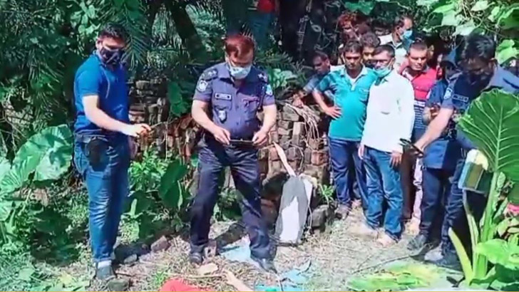 পূর্ণিমার হাত-পা বাঁধা বিবস্ত্র লাশ উদ্ধার  