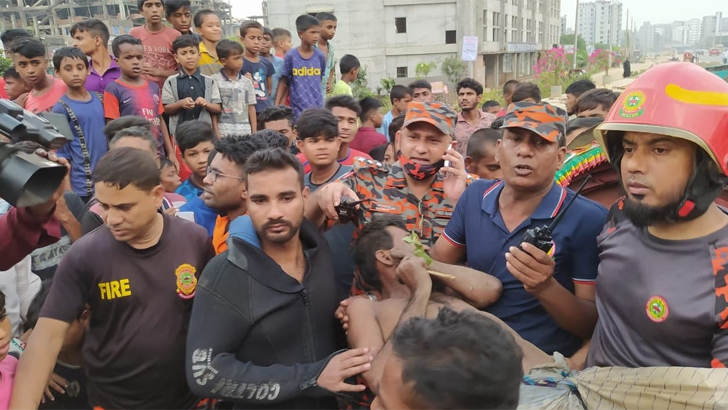 ছয় ঘণ্টার চেষ্টায় ড্রেন থেকে নিখোঁজ ব্যক্তি উদ্ধার