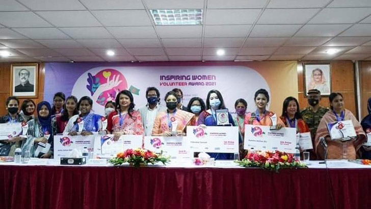 ইন্সপায়ারিং উইমেন অ্যাওয়ার্ড পেলেন ববি শিক্ষার্থী মোহনা