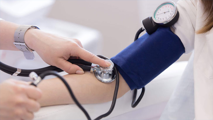 উচ্চ রক্তচাপ নিয়ন্ত্রণে খান ৬ খাবার