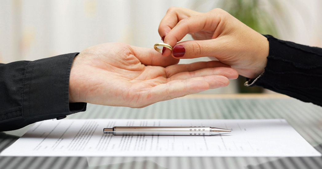 ‘স্বামীর পায়ের নিচে স্ত্রীর জান্নাত’ এই কথার কি ভিত্তি আছে?