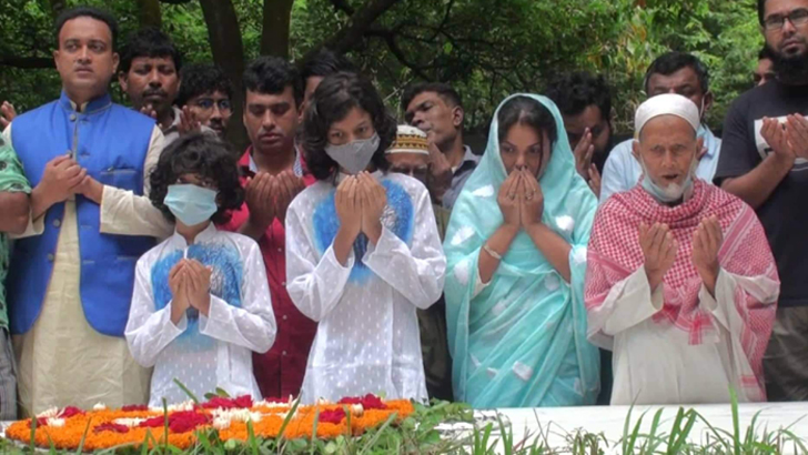 হুমায়ূন আহমেদের ৭৩তম জন্মদিনে সর্বস্তরের মানুষের শ্রদ্ধা