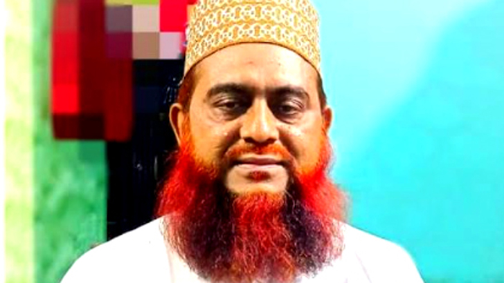 শিক্ষার্থীদের পাঞ্জাবিও টেনে ছিঁড়ে ফেলেন মাদ্রাসা অধ্যক্ষ