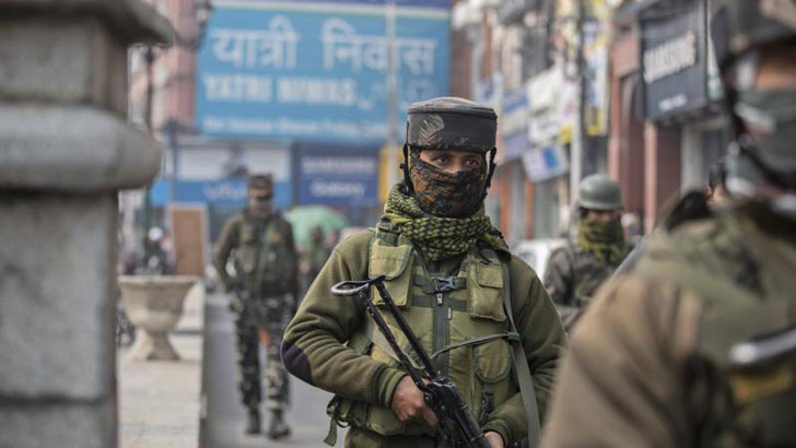 কাশ্মীরে গোলাগুলিতে ব্যবসায়ী-চিকিৎসকসহ নিহত ৪