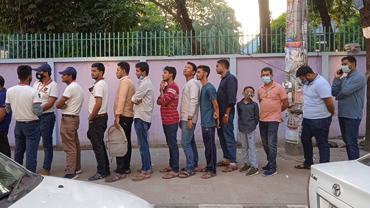 ১৯ মাস পর মাঠে দর্শক