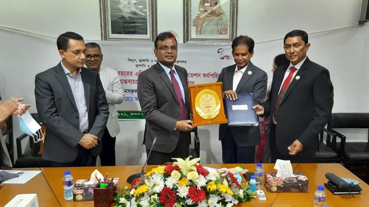 বাংলাদেশ পেট্রোলিয়াম কর্পোরেশনের চেয়ারম্যান ও এমডিকে সম্মাননা