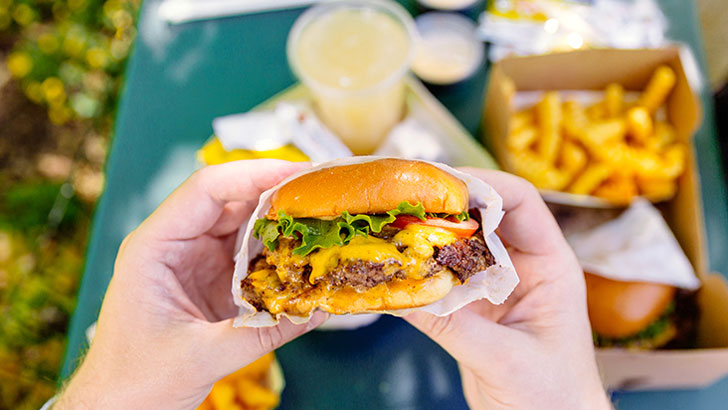 জাঙ্ক ফুড খেয়ে পার্শ্বপ্রতিক্রিয়া এড়াতে কী করবেন?