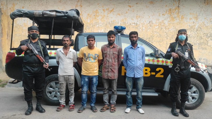 পিকআপভ্যানে মিলল ২৬ কেজি গাঁজা 