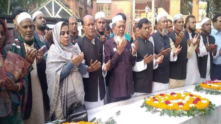 বঙ্গবন্ধুর মাজারে পূবাইল থানা আ. লীগ নেতারা 