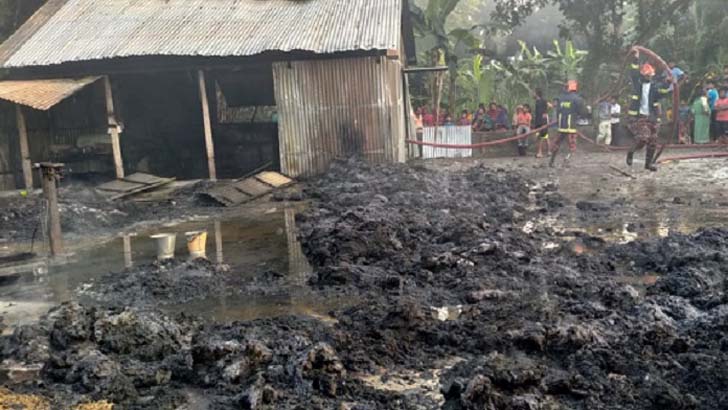 দগ্ধ নারী শ্রমিকের হাসপাতালে মৃত্যু, মালিক আত্মগোপনে