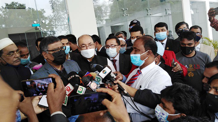 এই মুহূর্তে প্রবাসীদের দেশে না আসাই উত্তম: স্বাস্থ্যমন্ত্রী