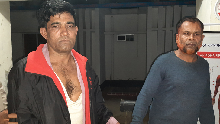 বক্তব্য দেওয়ার সময় চেয়ারম্যানকে গুলি করে হত্যাচেষ্টা (ভিডিও)