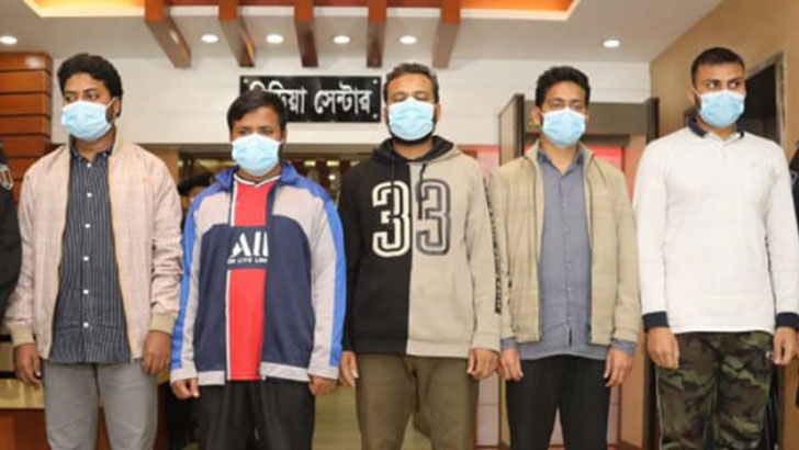 নিরাপদ সড়ক আন্দোলনে উসকানির অভিযোগে ৫ জন গ্রেফতার