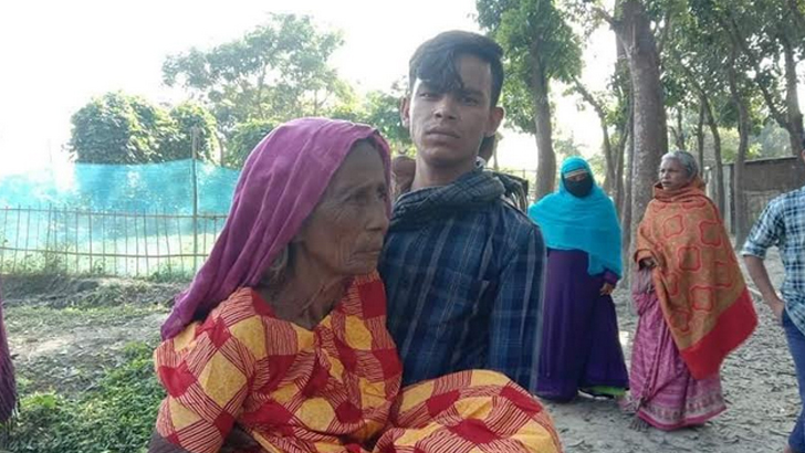 ‘ভোট দিয়ে কী অইব, ছেড়ি বয়স্কভাতা পাইলেও আমি পাই না’