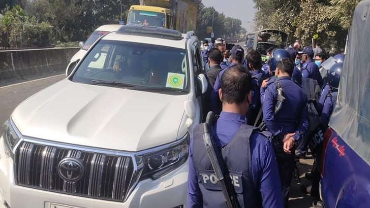 বিএনপির এমপি রুমিন ফারহানার গাড়ি আটকে দিল পুলিশ