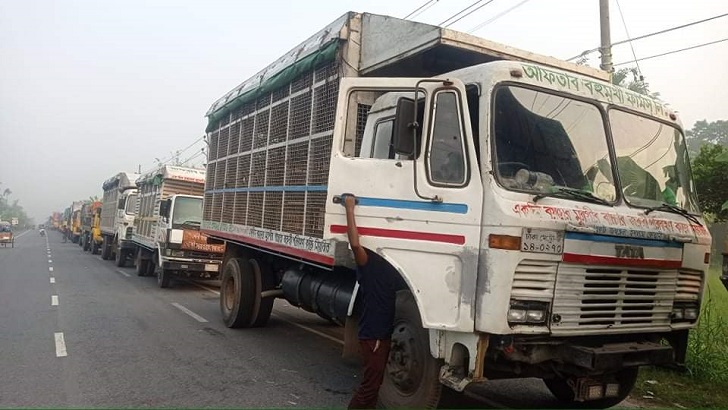 দৌলতদিয়ায় অপেক্ষায় চার শতাধিক যান