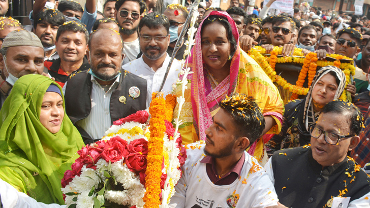 কাউকে বলিনি ওকে ধরেন: ডা. আইভী