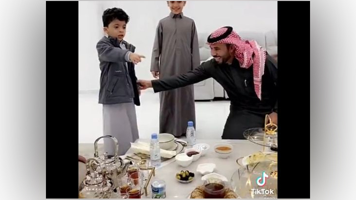 অতিথিদের চলে যেতে বলেও নেটিজেনদের মন কাড়ল সৌদি বালক (ভিডিও)