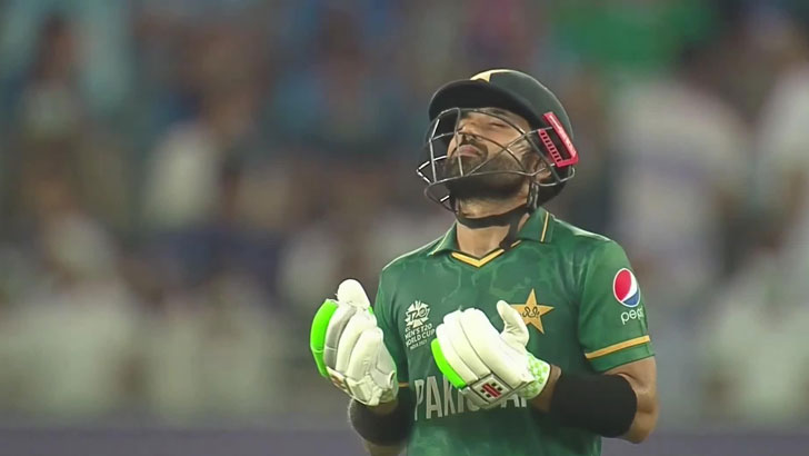 নারী ভক্তদের সঙ্গে ছবি না তোলার কারণ জানালেন রিজওয়ান