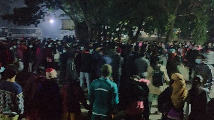 শাবিতে আন্দোলনকারী শিক্ষার্থীদের ওপর ছাত্রলীগের হামলা