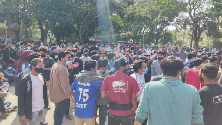 আন্দোলনে উত্তাল শাবি, এবার উপাচার্যের পদত্যাগ দাবি