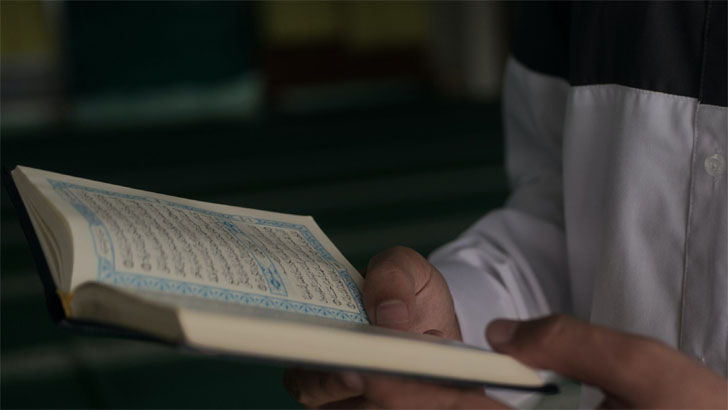 অর্থ বুঝে কুরআন পড়াই কুরআনের দাবি