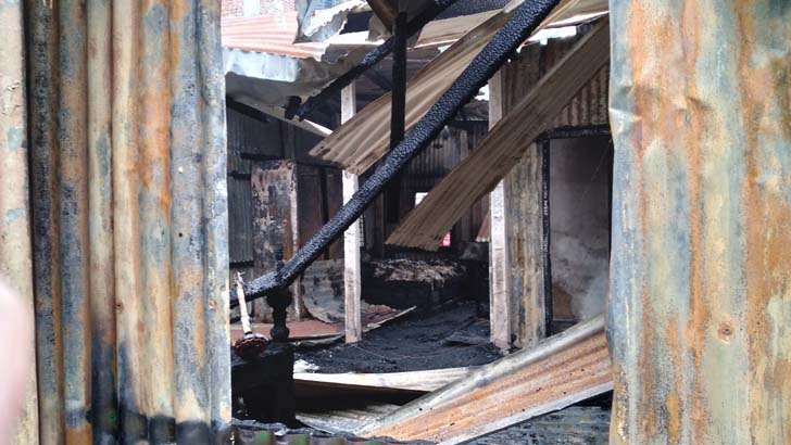 বসতবাড়িতে ভয়াবহ আগুন, বৃদ্ধা দগ্ধ