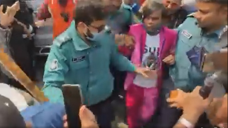 হিরো আলমকে দেখে জনতার ভিড়, পুলিশের লাঠিচার্জ (ভিডিও)