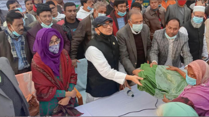 এবার কম্বল বিতরণ অনুষ্ঠানে ডা. মুরাদ হাসান