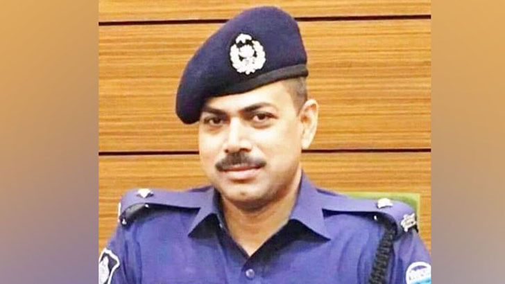 ক্রসফায়ার বাণিজ্য ছিল ওসি প্রদীপের নেশা!