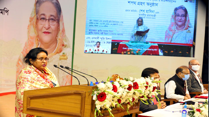 শপথ নিলেন আইভী