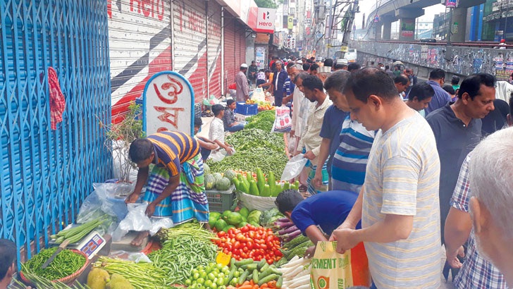 সড়ক ও বাজার নিয়ন্ত্রকদের হাতে সরকার জিম্মি