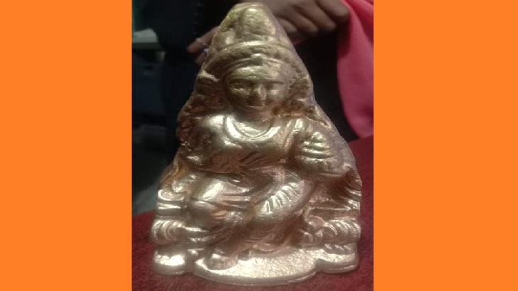 ‘জিনের বাদশার’ স্বর্ণের কলসের লোভে প্রতারিত নারীরা