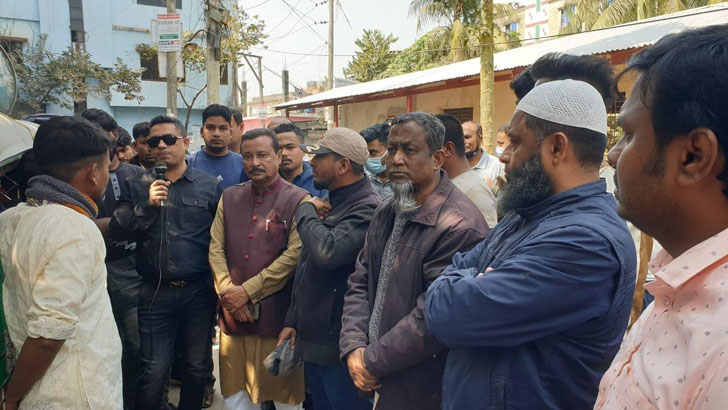 ৬ সন্তানকে বঞ্চিত করে সম্পত্তি প্রদান, লাশ দাফনে বাধা