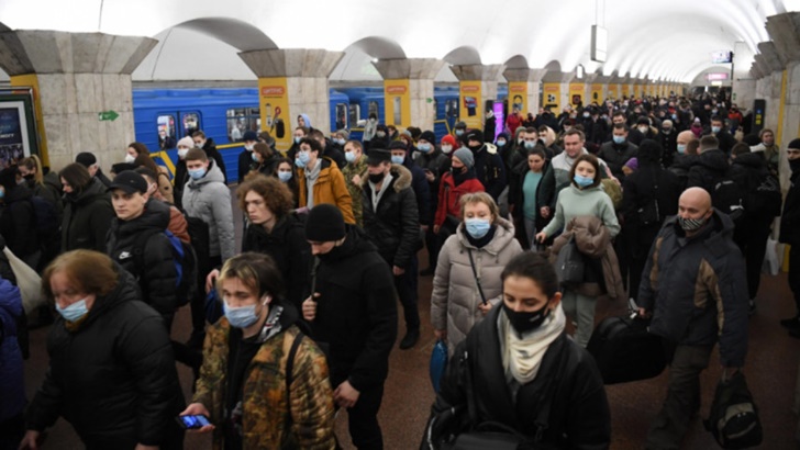 রাজধানী ছেড়ে পালাচ্ছেন ইউক্রেনের বাসিন্দারা