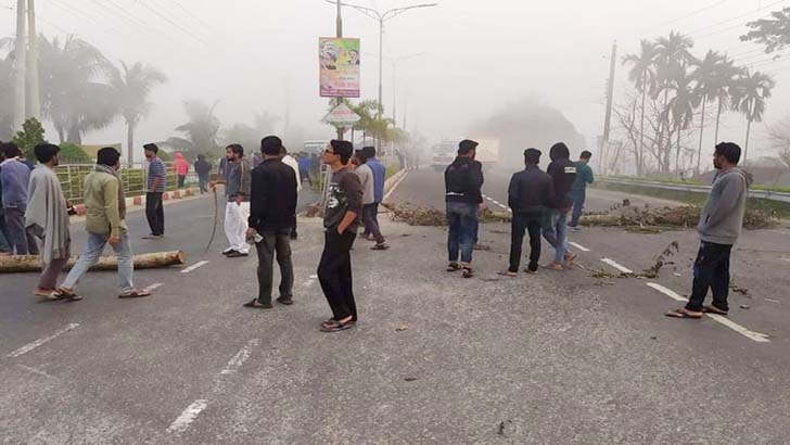 ১১ ঘণ্টা পর ঢাকা-খুলনা মহাসড়কে যানচলাচল শুরু