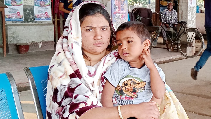 ‘স্বামীর মৃত্যুর পর ২ সন্তান নিয়ে খুব কষ্টে দিন কাটাচ্ছি’ (ভিডিও)