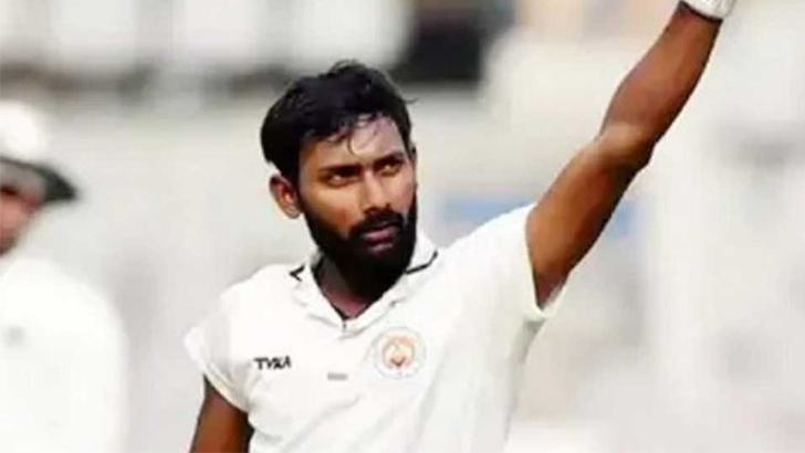 মেয়েকে সৎকার করে এসে মাঠে নামলেন ব্যাটার, করলেন সেঞ্চুরি