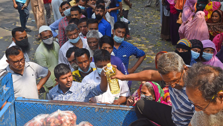 রোজার আগে তেল ডাল চিনি ছোলার সংগ্রহ বাড়াচ্ছে টিসিবি