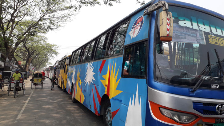 ফেরি সংকটে পারাপারের অপেক্ষায় যানবাহনের সারি, পরীক্ষার্থীদের ভোগান্তি